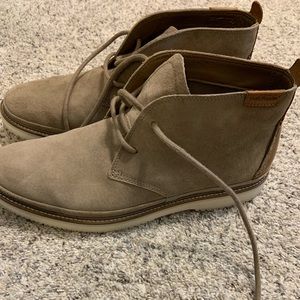 Men’s Gray Suede Hush Puppies Chukka Boots, like new size 9
